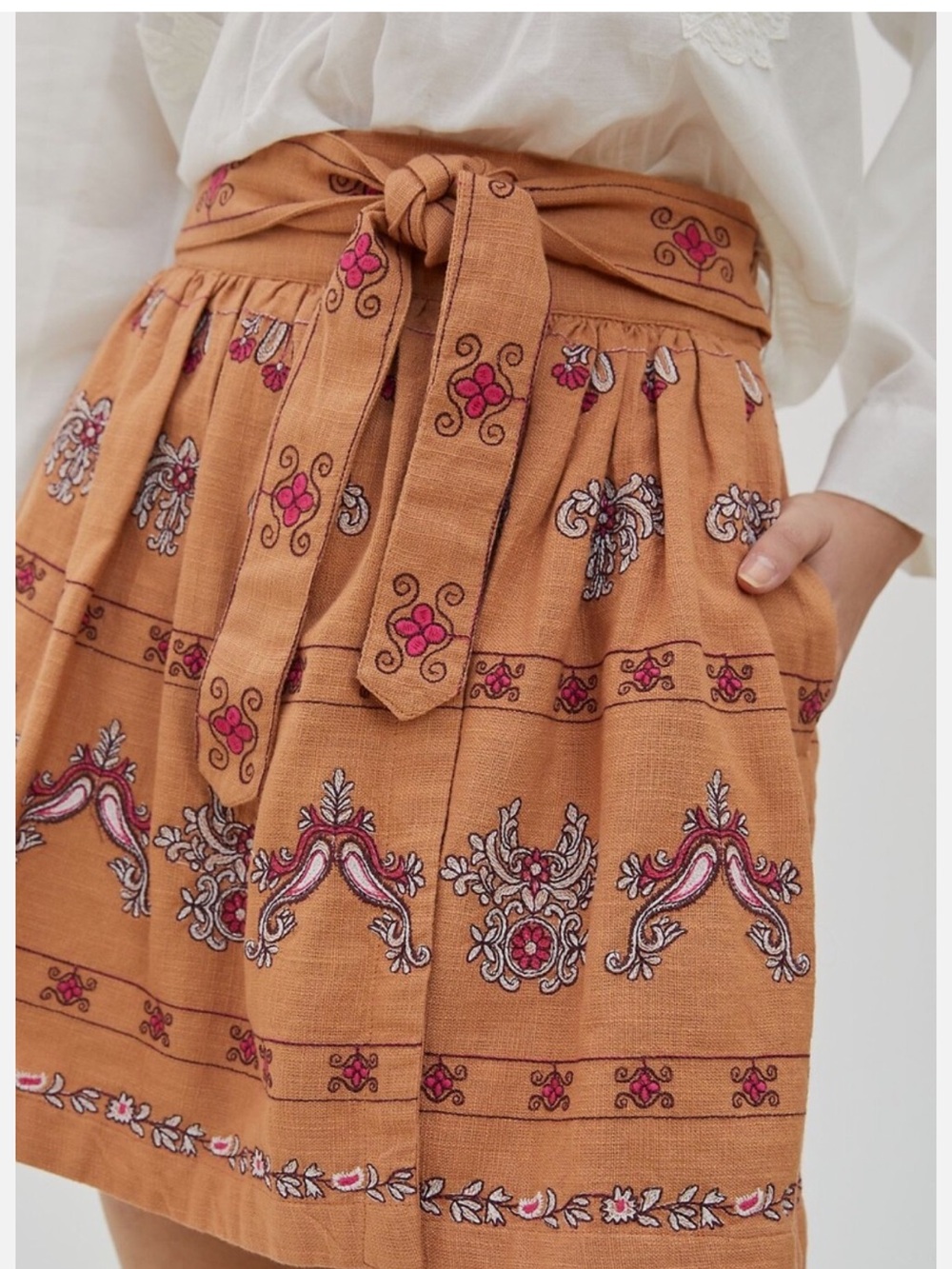 Anthropologie Meghan terracotta embroidered folkloric mini wrap skirt. Size 0